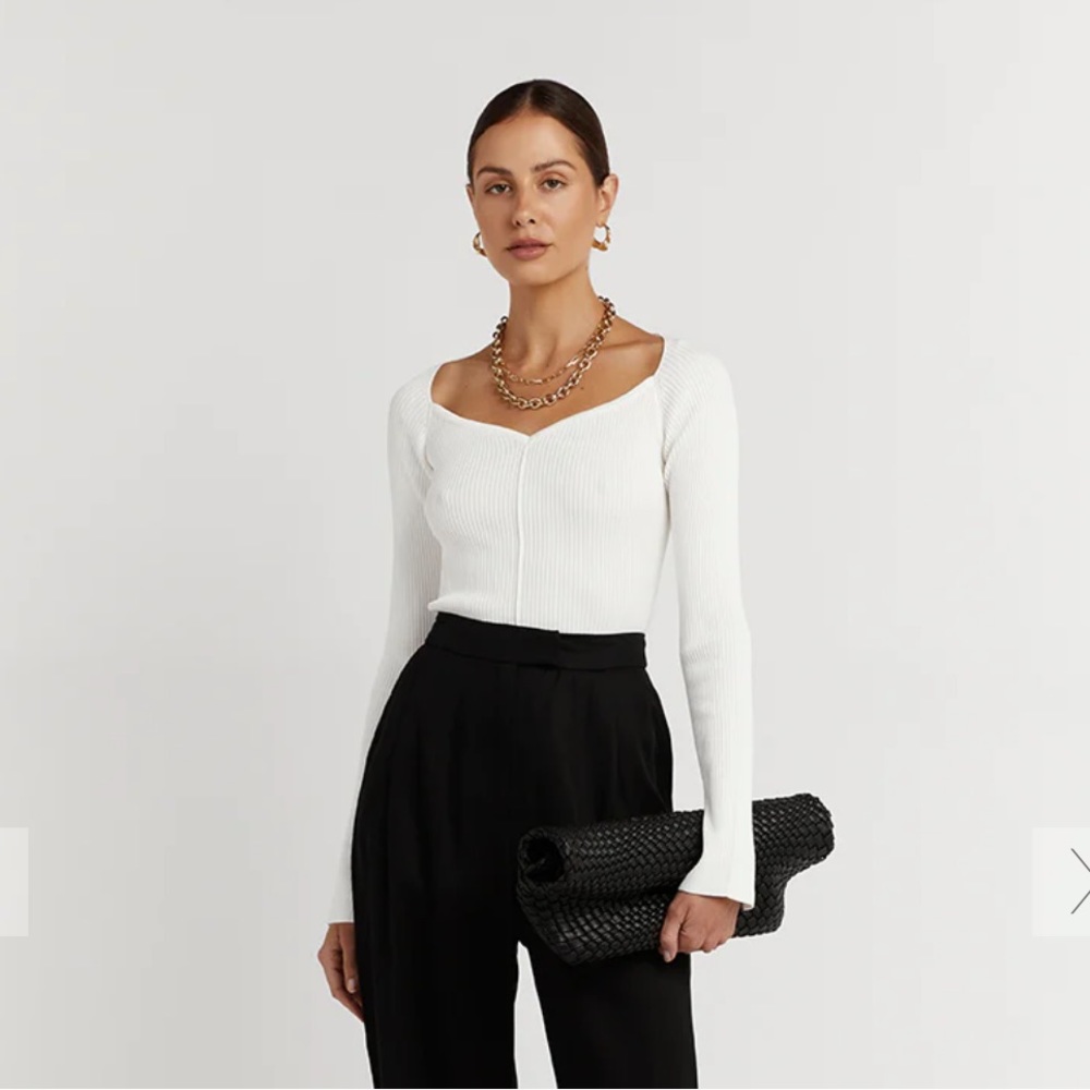 DISSH 💎 JANIE WHITE SWEETHEART KNIT TOP